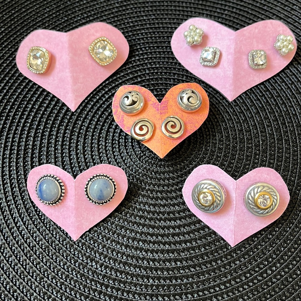 7 pair of unworn quality earrings🤍